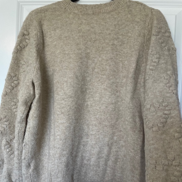 Women’s H&M Beige Knit Sweater with Hearts Pattern - Picture 2 of 3
